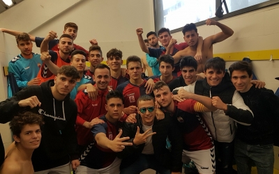 Els jugadors celebren la victòria després del partit | CE Mercantil